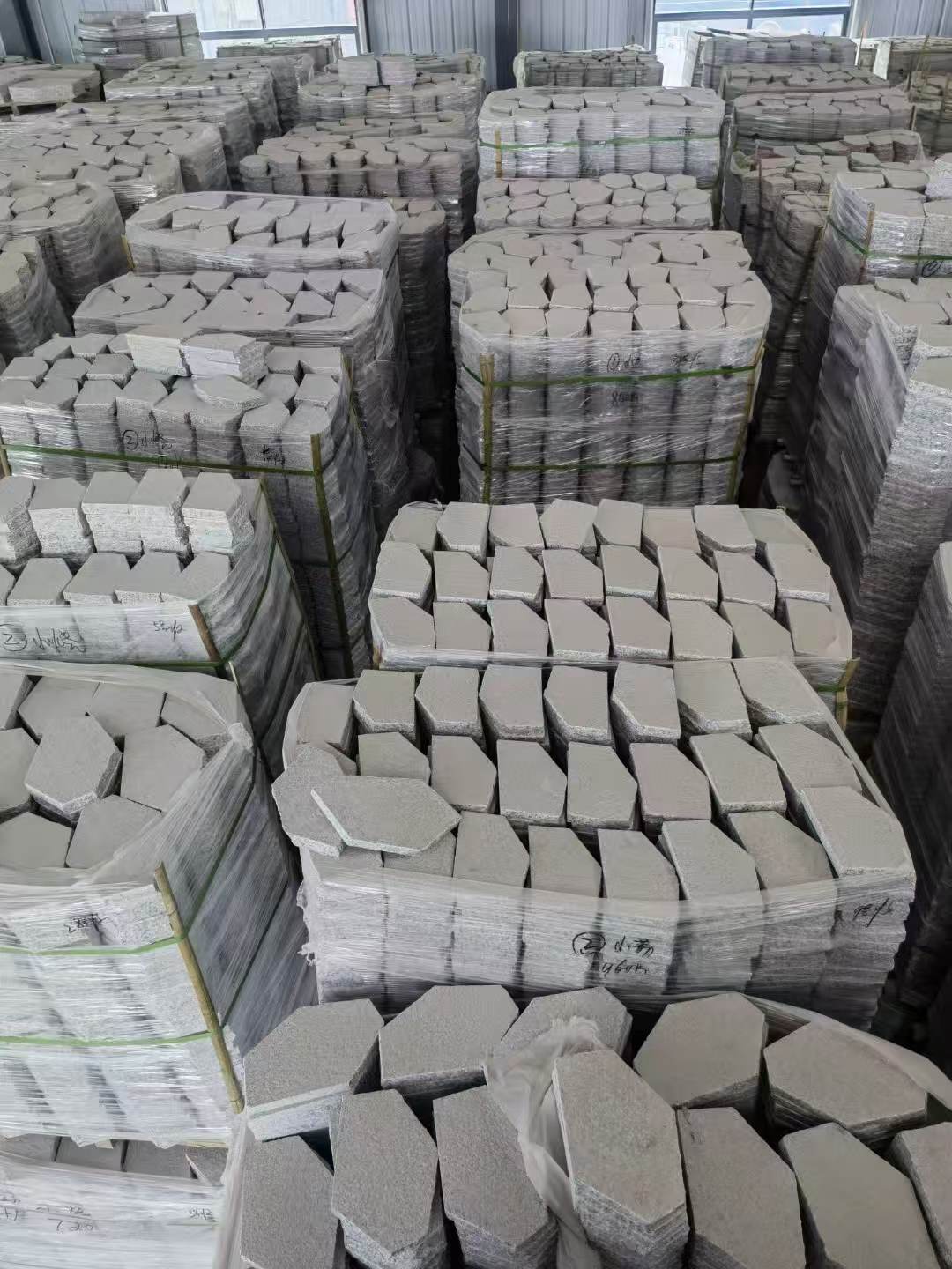 濮阳芝麻白石材冰裂纹，碎拼。