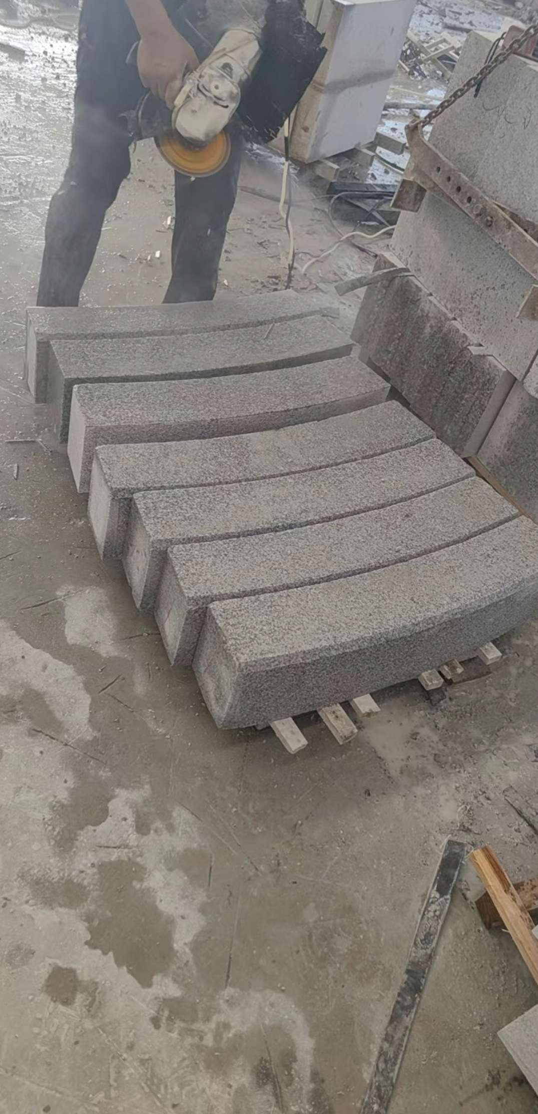 濮阳芝麻白弧形路牙石